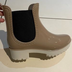 BRAND NEW CHELSEA BEIGE GLOSSY RAIN BOOTS